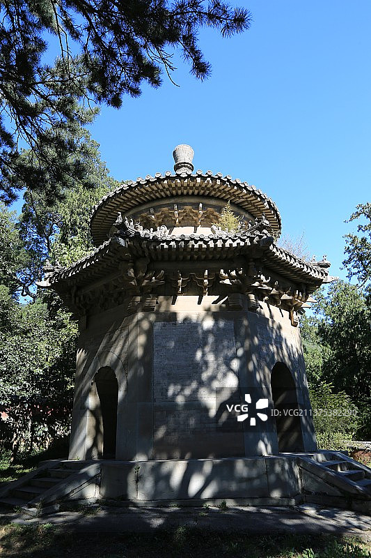 北京市香山碧云寺：乾隆御制金刚宝座塔碑亭图片素材