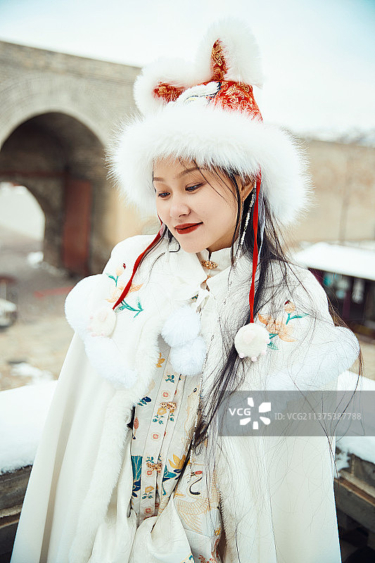 身穿古装汉服的东方女子图片素材