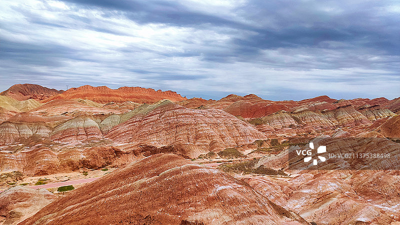 七彩丹霞乌云聚集图片素材
