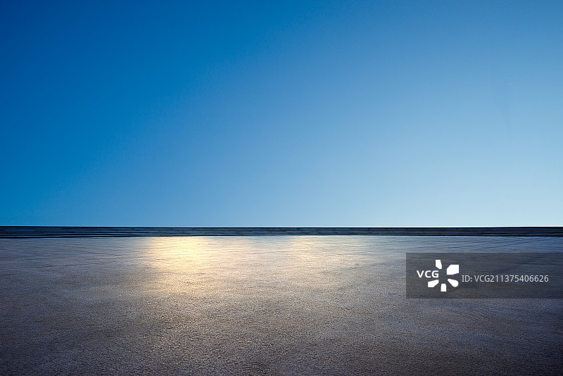 蓝天和地面图片素材