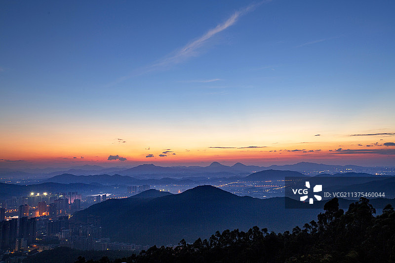日出美景霞光万丈古村落山村景色图片素材