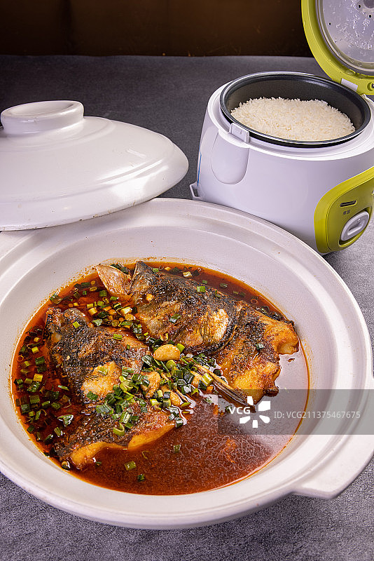 大鱼头泡饭图片素材