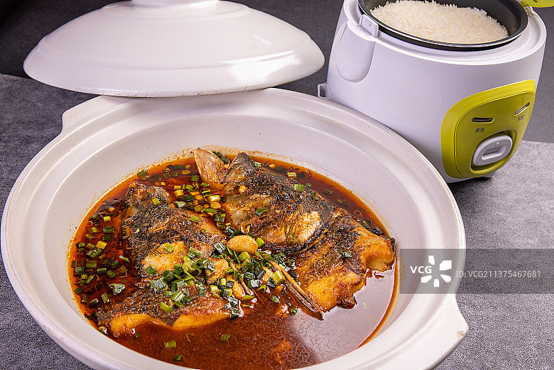 大鱼头泡饭图片素材