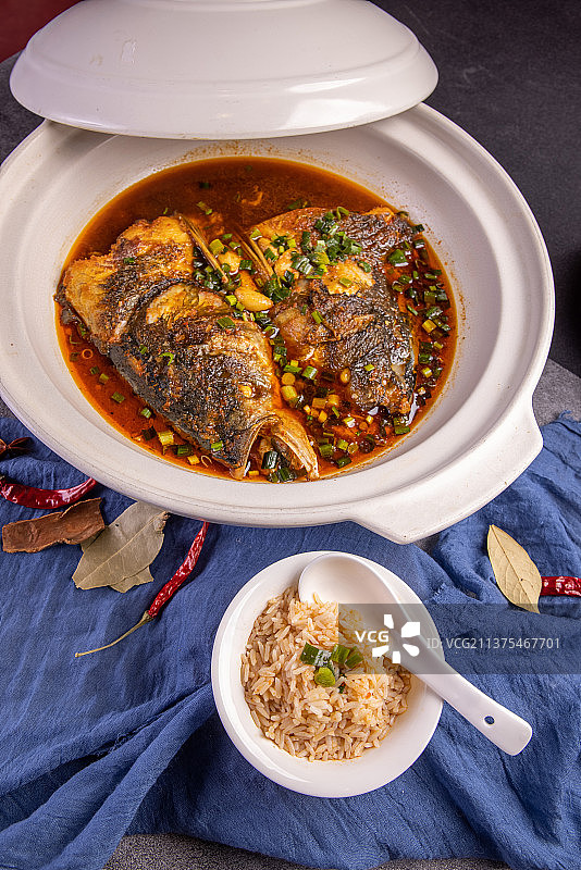 大鱼头泡饭图片素材