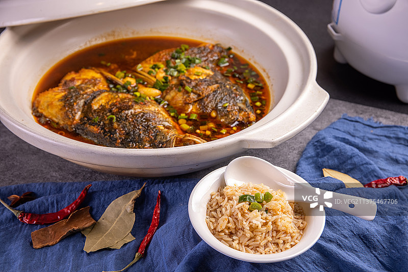 大鱼头泡饭图片素材