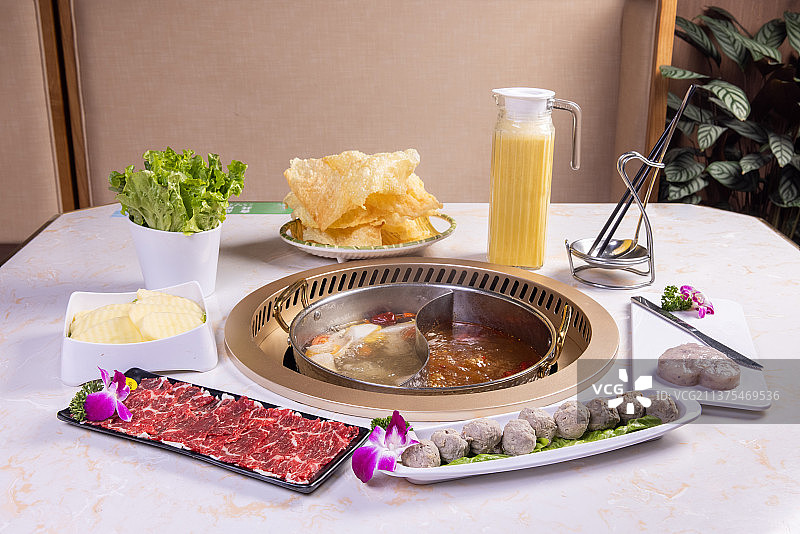 潮汕牛肉火锅餐桌套餐图片素材