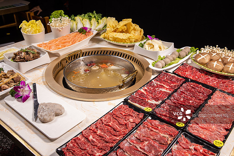 潮汕牛肉火锅餐桌套餐图片素材