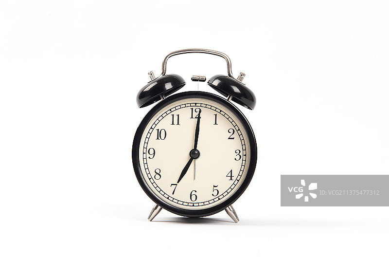 白色背景上的闹钟图片素材