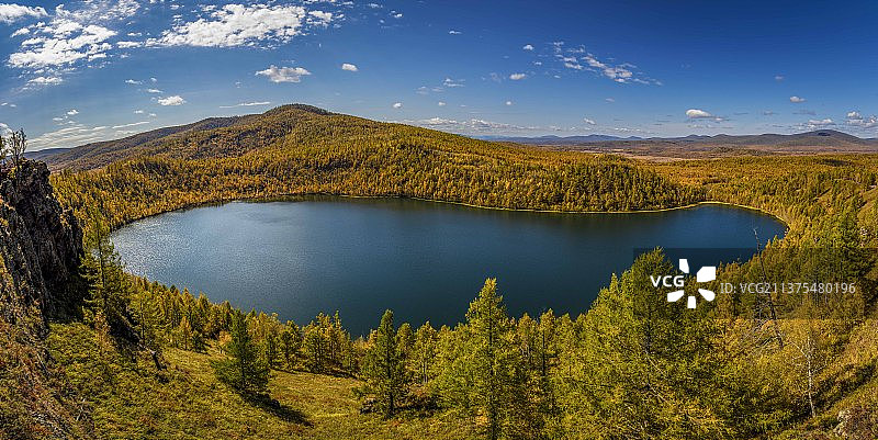 “天空之镜”拍摄于2021年9月22日内蒙古阿尔山市驼峰岭图片素材