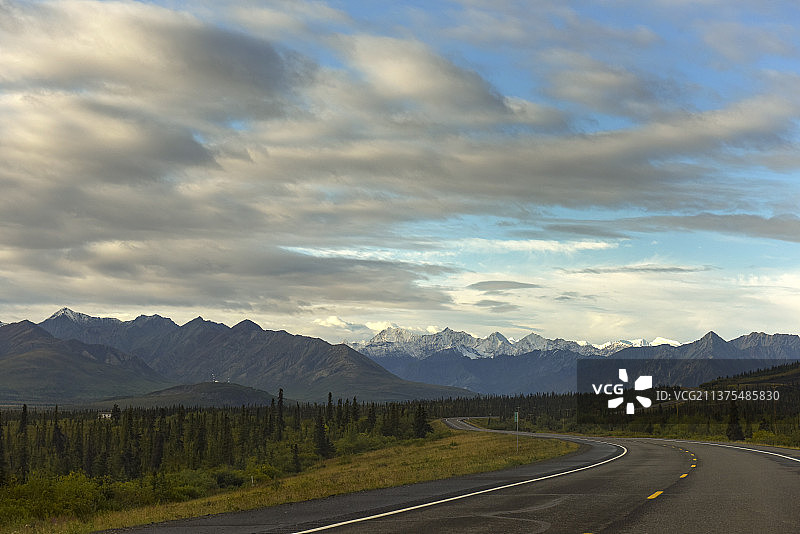 在路上图片素材