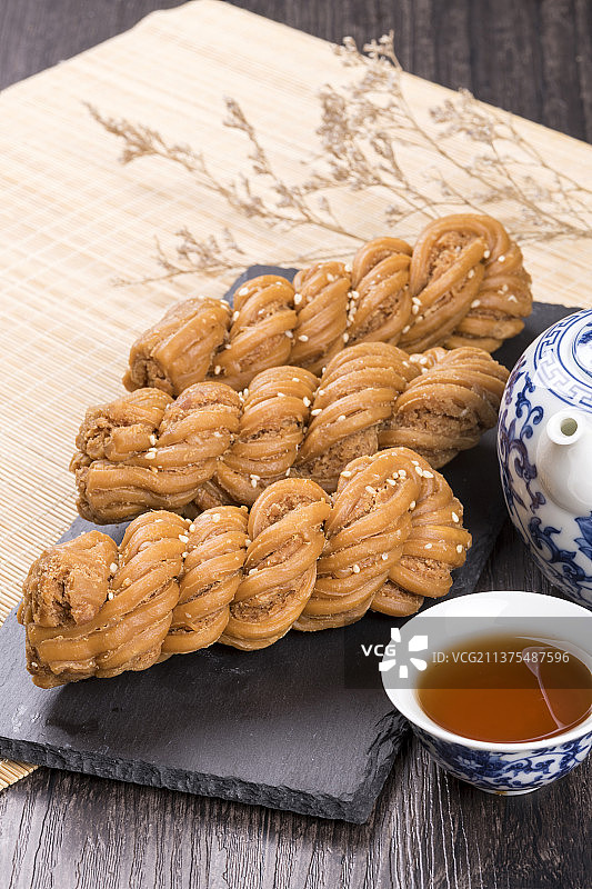天津特色小吃麻花特写图片素材