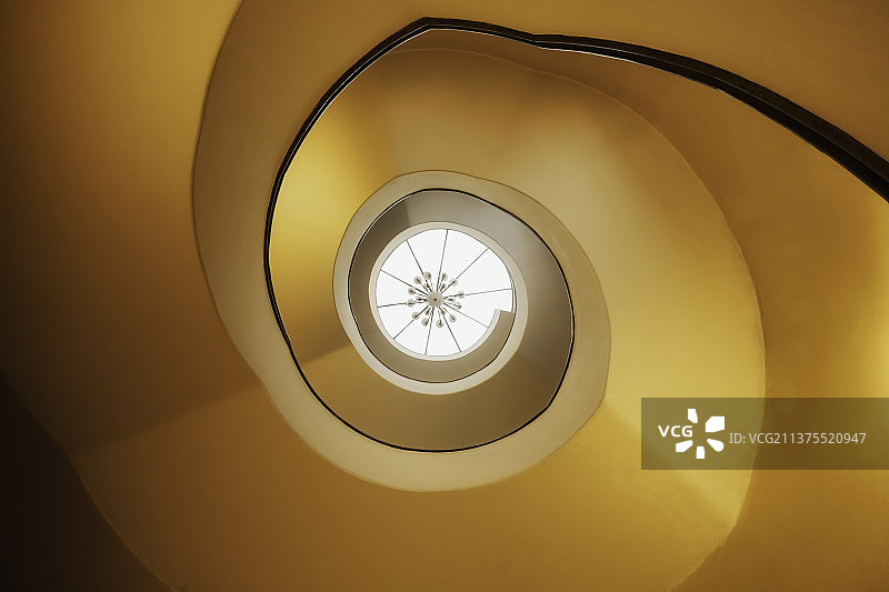金色旋转楼梯图片素材