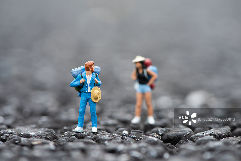 旅行探险的小人图片素材