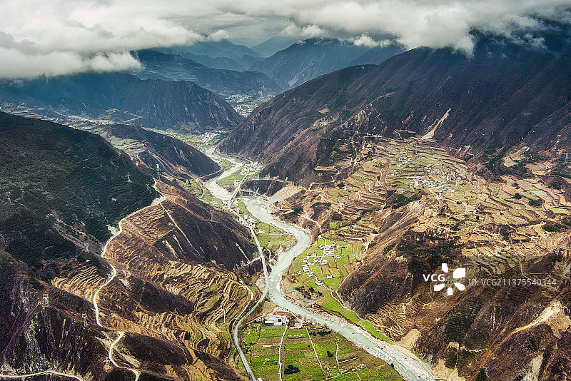 米拍摄影研习社第二天——穿过茂县的岷江水图片素材