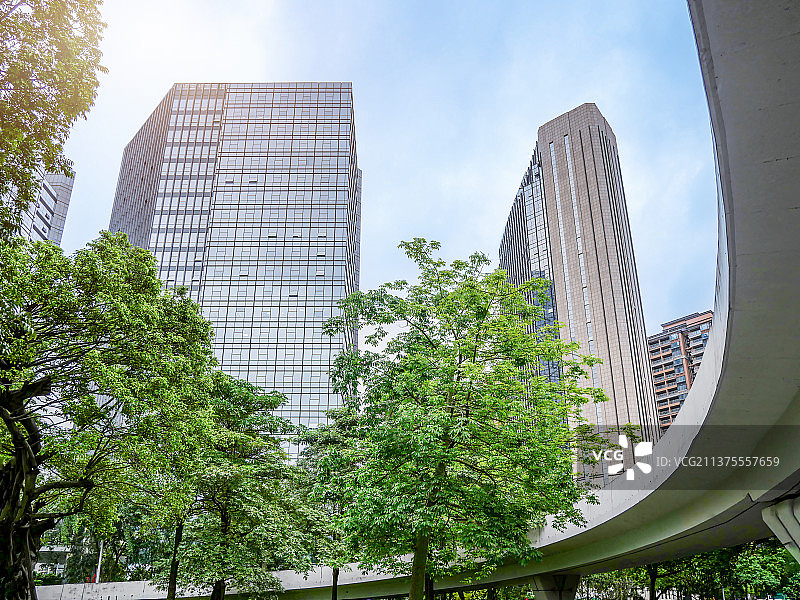 城市立交桥与现代办公楼图片素材