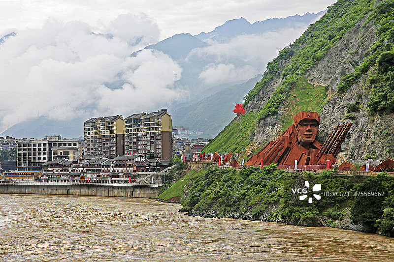 四川甘孜藏族自治州，泸定县长征国家文化公园，大渡河泸定桥景区，飞夺泸定桥雕塑群图片素材