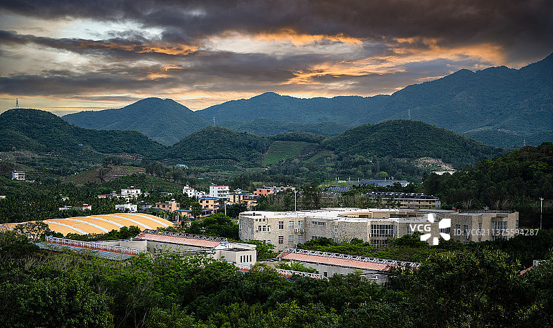 三亚学院书德楼与风雨球场图片素材