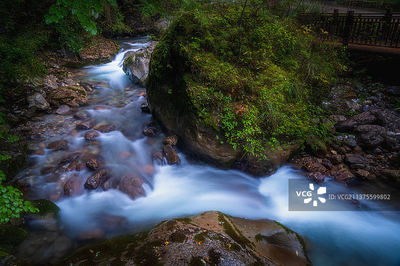 甘肃陇南宕昌官鹅沟山间瀑布图片素材
