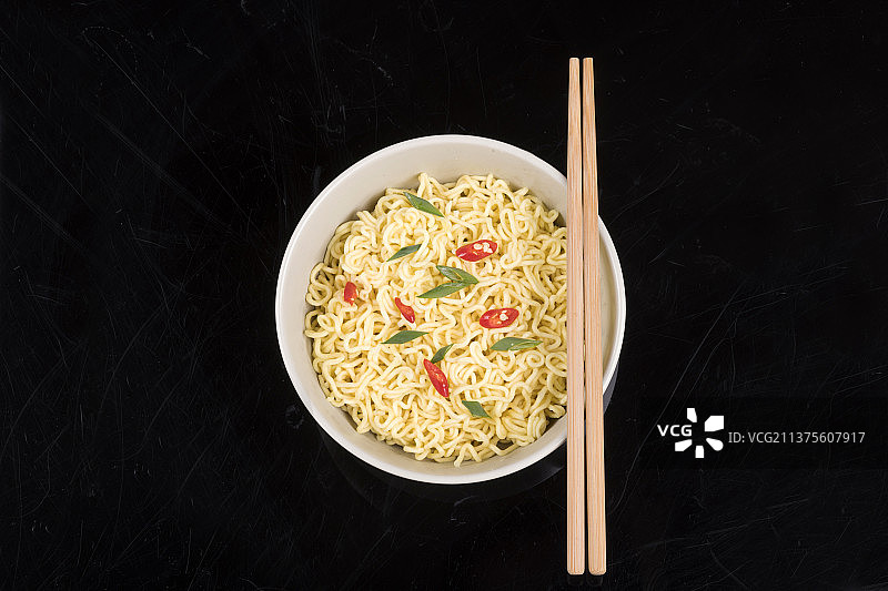 方便食品一碗方便面特写图片素材