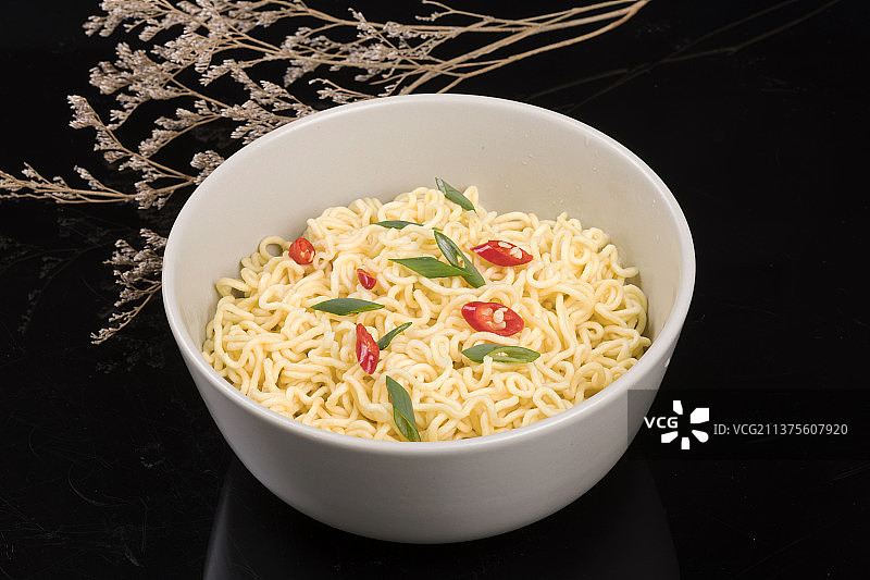 方便食品一碗方便面特写图片素材