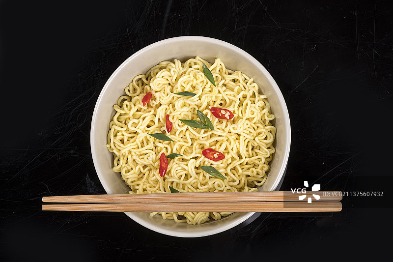 方便食品一碗方便面特写图片素材