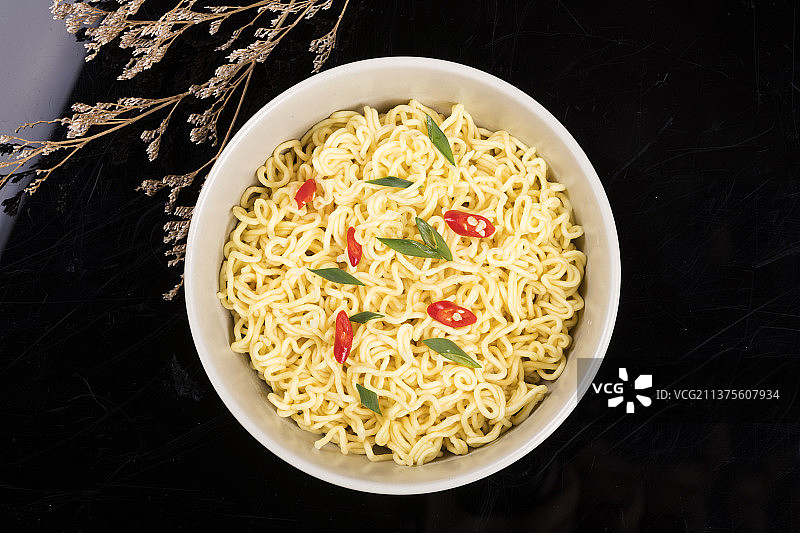 方便食品一碗方便面特写图片素材