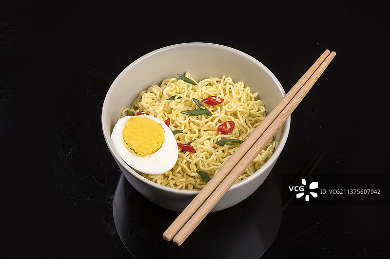 方便食品一碗方便面特写图片素材
