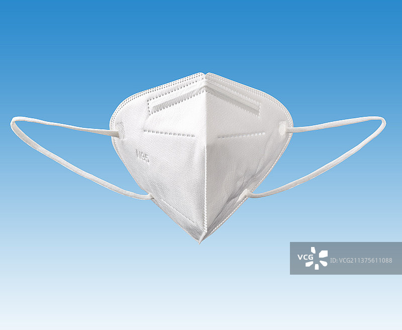 蓝色渐变背景上的N95白色口罩图片素材