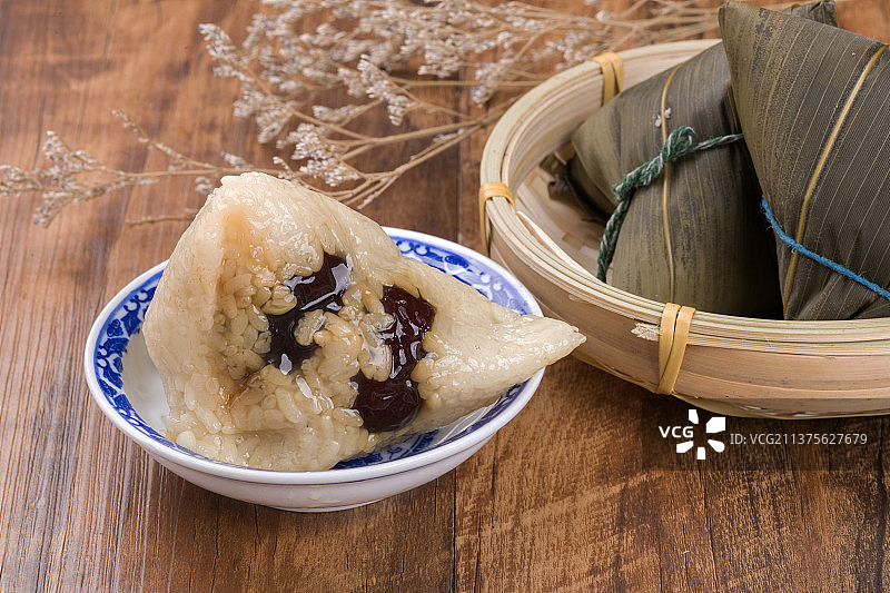 端午节粽子与茶壶茶杯特写图片素材
