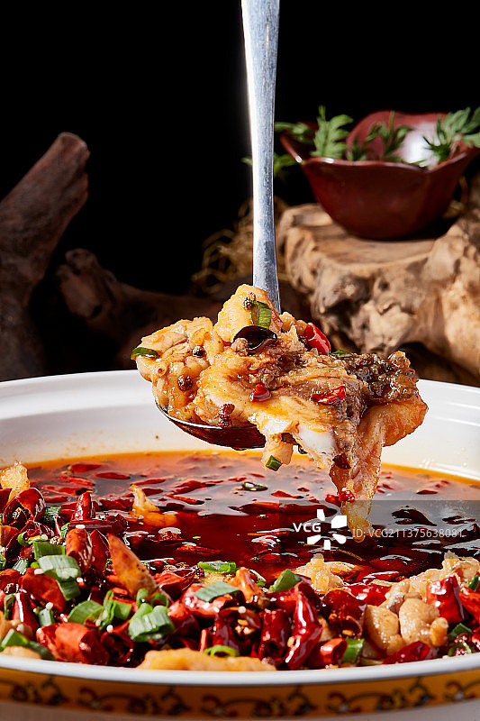 香辣水煮牛蛙草鱼片图片素材