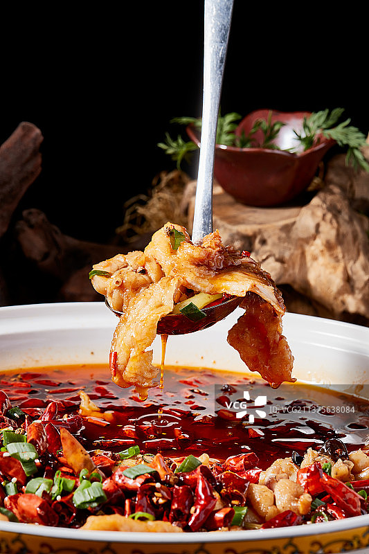 香辣水煮牛蛙草鱼片图片素材