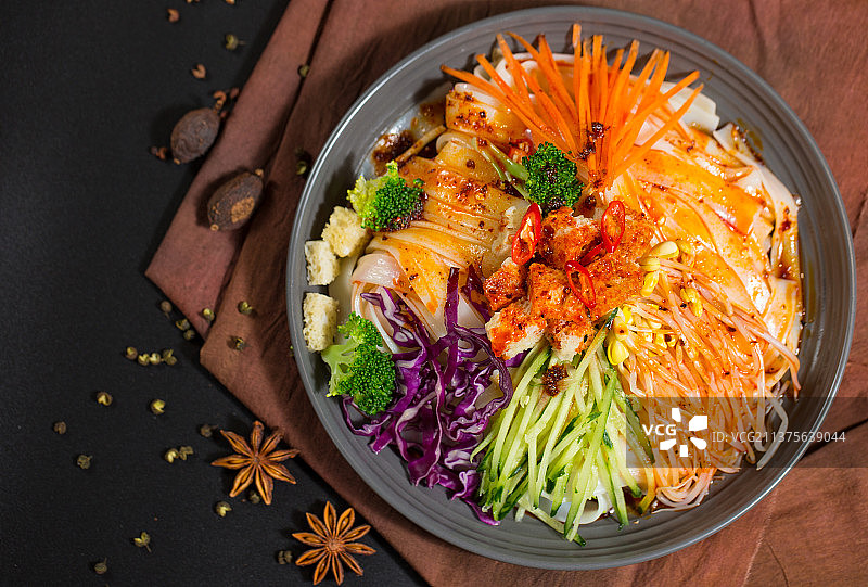 丰盛的凉面图片素材