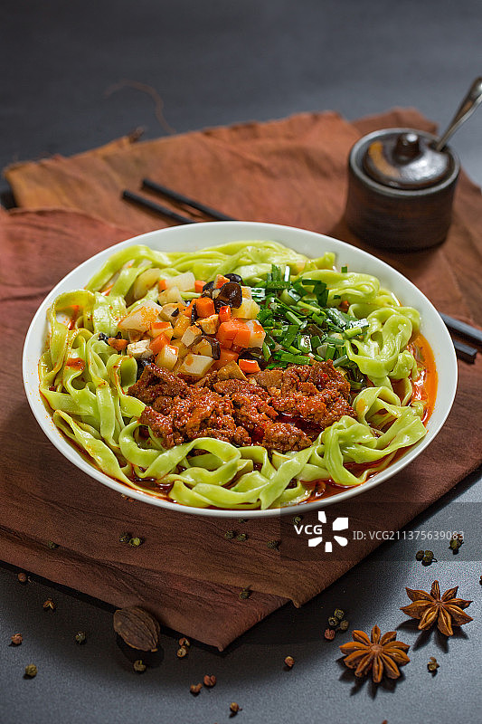 美味陕西面食 菠菜面图片素材