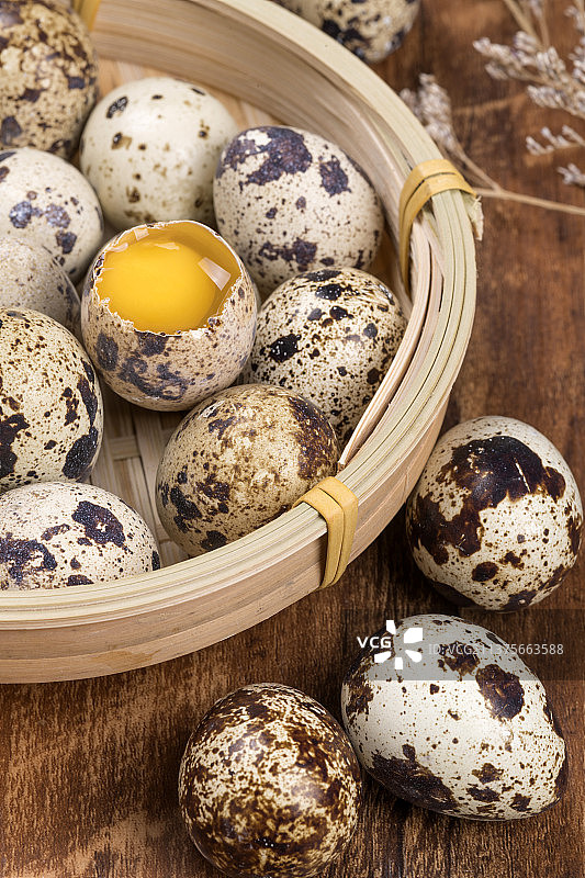 营养丰富的鹌鹑蛋特写图片素材