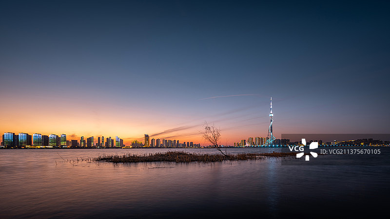 临沂市河畔电视塔夜景图片素材