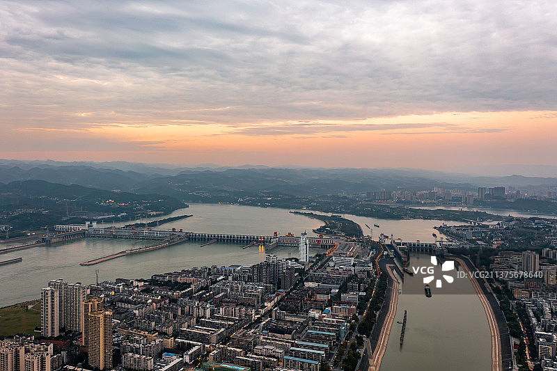 湖北宜昌葛洲坝长江黄柏河日落黄昏图片素材