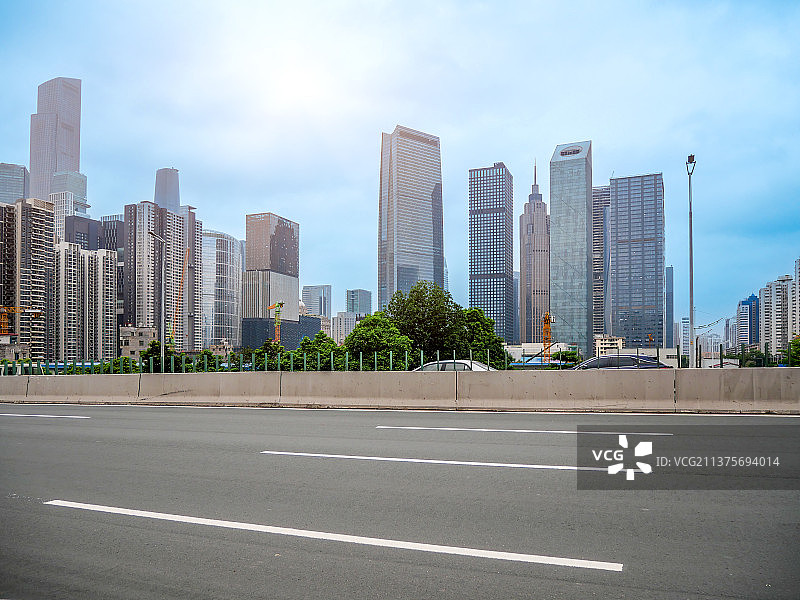 位于市中心的主干道背景图图片素材