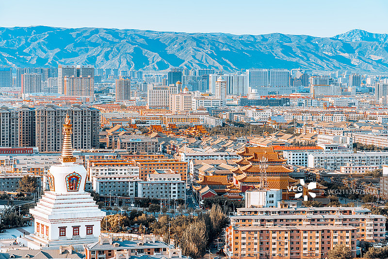 内蒙古呼和浩特市宝尔汗佛塔、观音寺、大召寺建筑远景图片素材