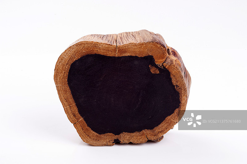 一块乌木截面特写白色背景图片素材