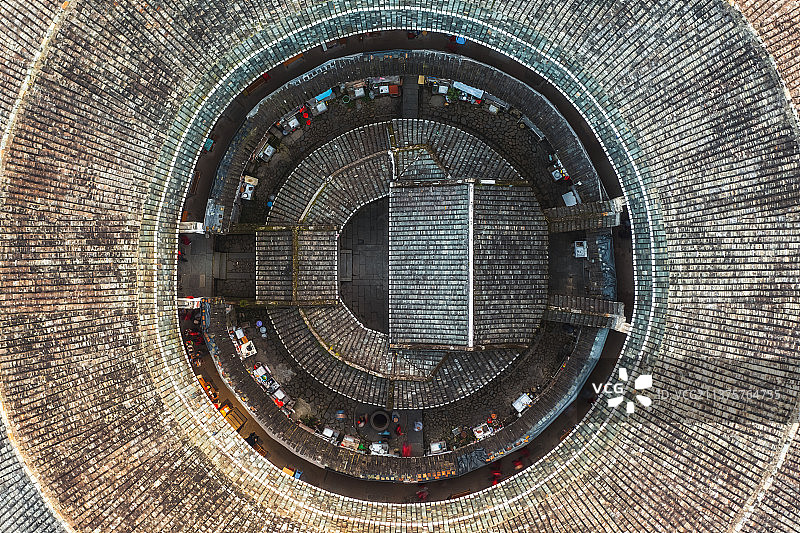 世界文化遗产、全国重点文物保护单位福建漳州市南靖县梅林镇坎下村云水谣——怀远楼航拍正上方视角图片素材