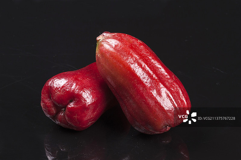 新鲜水果一盘莲雾特写图片素材