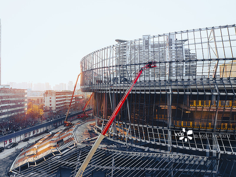 在建中的上海沪西工人文化宫体育中心工地现场图片素材