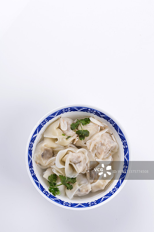 传统早餐馄饨包子特写木桌面背景图片素材