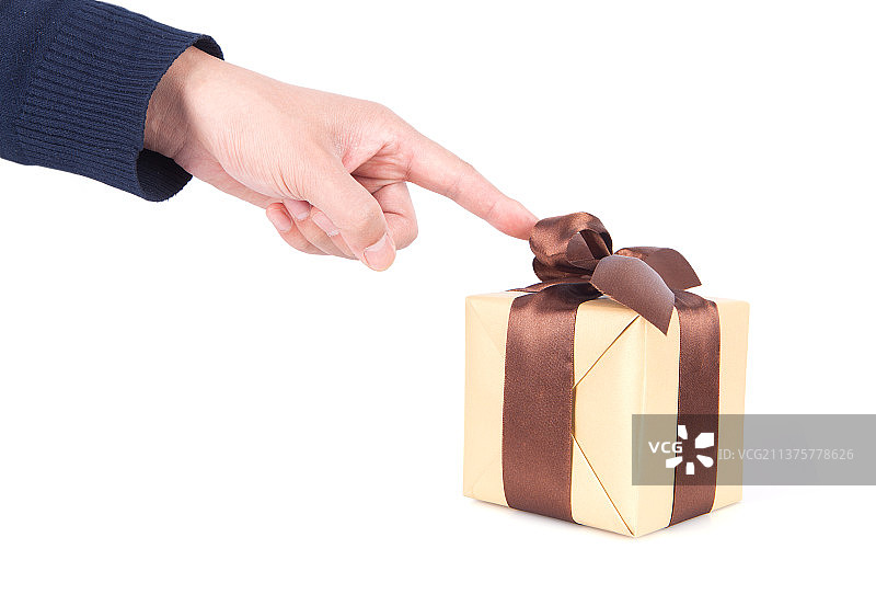 指着礼物盒子图片素材