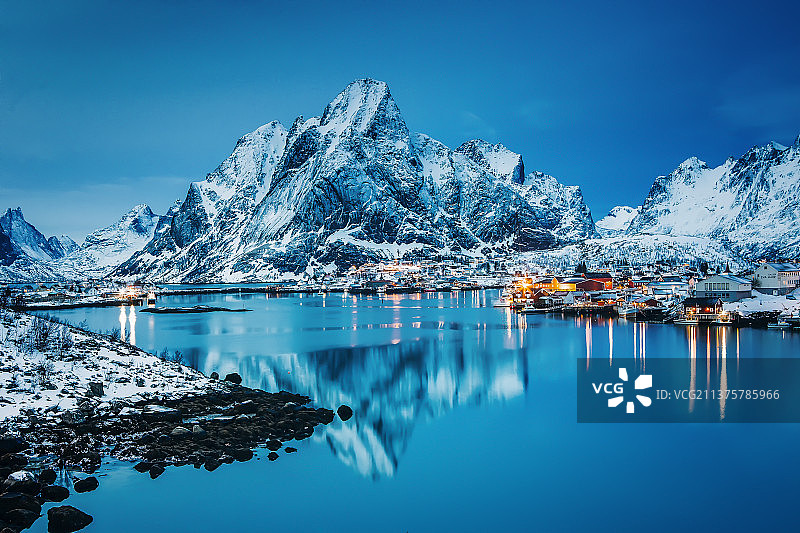 挪威罗弗敦群岛冬季的Reine图片素材