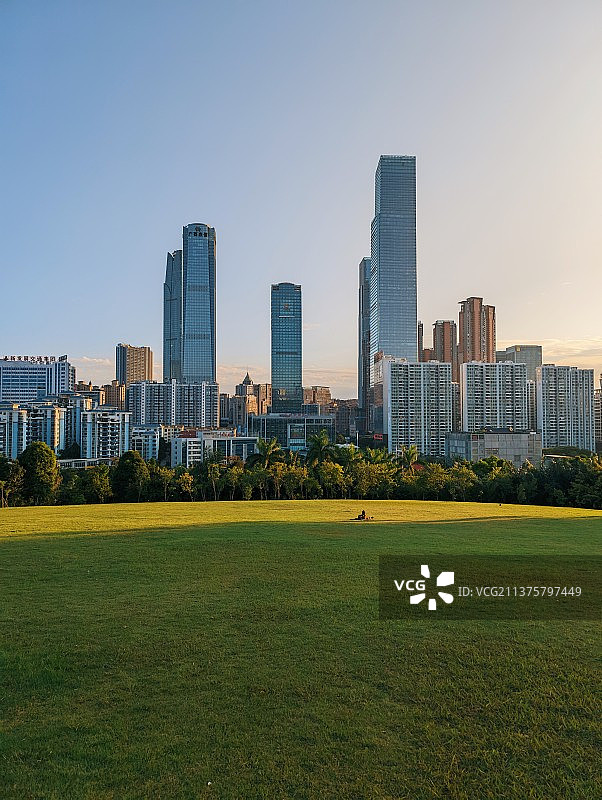 南宁宜居城市-城市天际线与公园绿地景观图片素材