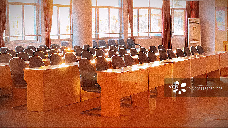 傍晚的大教室图片素材