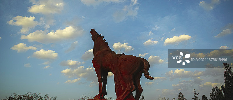 郑州汉霸二王城古战场遗址-战马长嘶图片素材