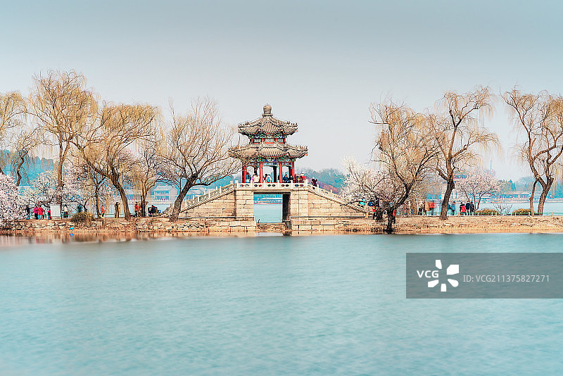 春天北京颐和园西堤桃花盛开图片素材