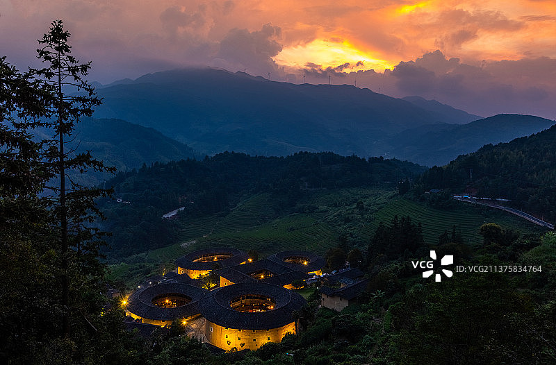 世界文化遗产福建土楼之—田螺坑土楼夜色图片素材